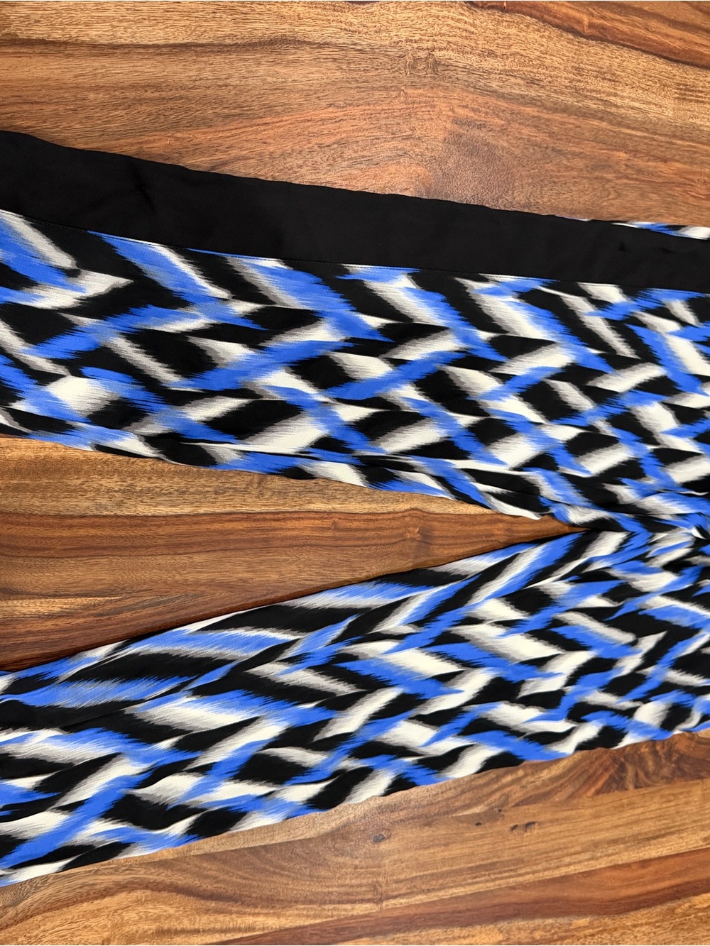 Cache Men's Black, Blue & White Patterned Joggers